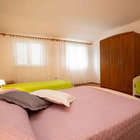 Apartment Mirjana *