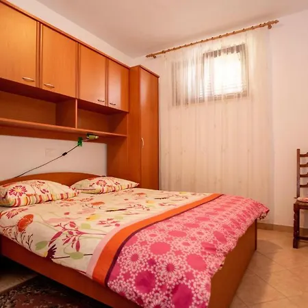 Apartment Mirjana *